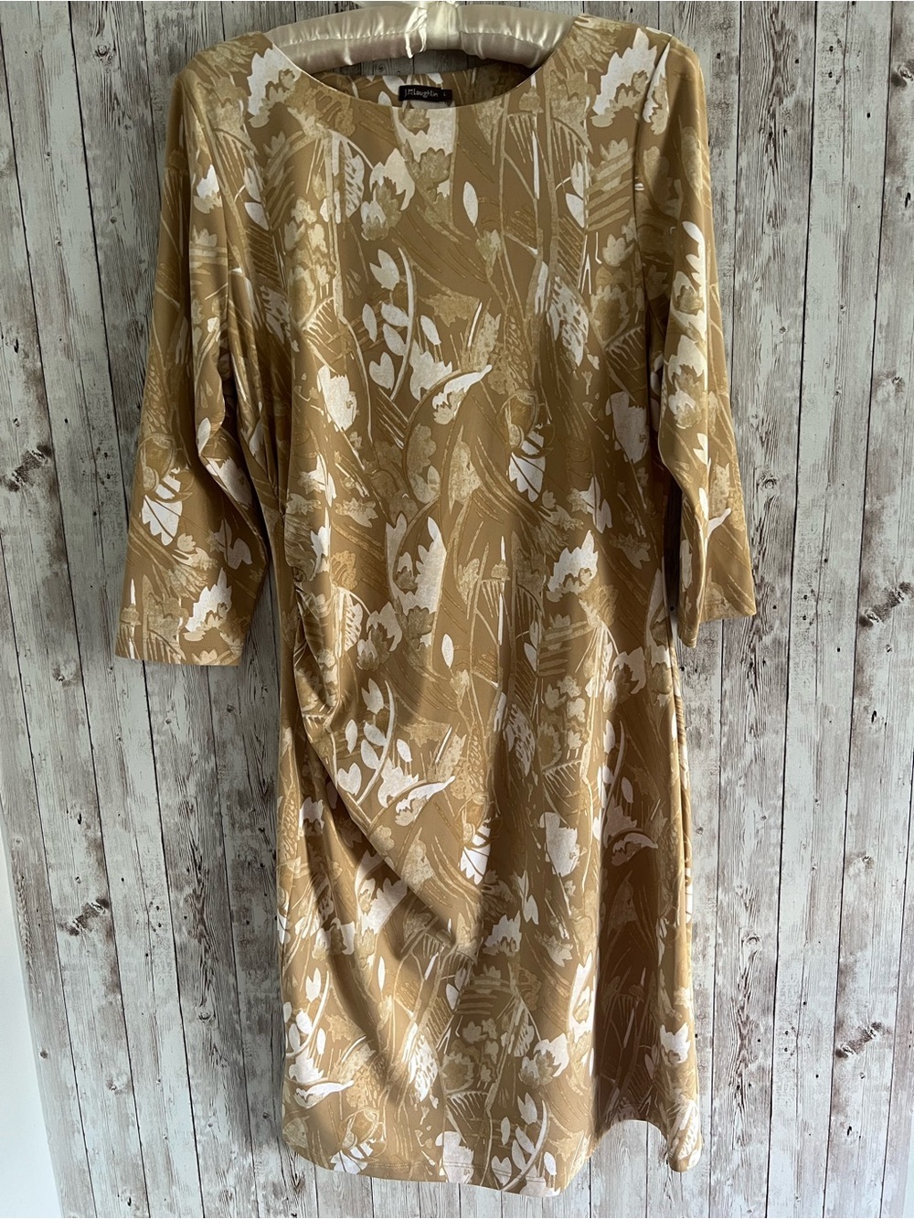 J. McLaughlin Sage Dress Ruched Tan and White 3/4 Sleeve Stretchy Business Large